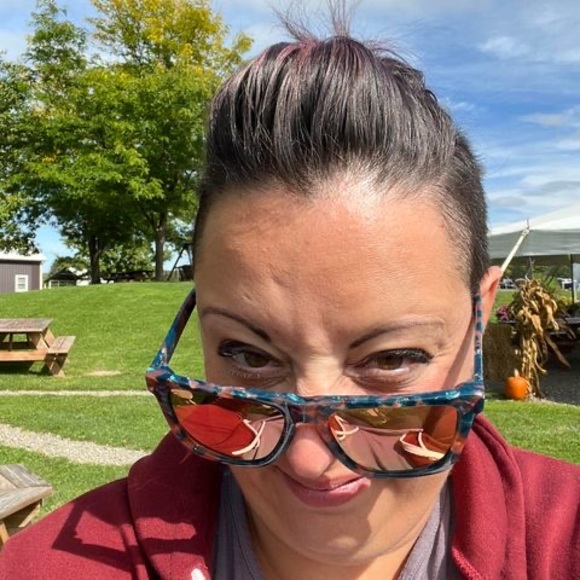 Meet your Posher, Carrie - Picture 1 of 1